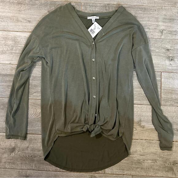 Moa Moa Tops - Moa Moa knotted button up
